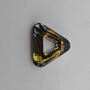 Wisiorek z kryształową ramką Swarovski w kształcie trójkąta 4737 14 mm, 20 mm i 30 mm - przezroczysty, wulkaniczny, złoty cień, bermudzki, CAL, tabak, sahara, miedź, granat Tabac 20mm (1 pc)