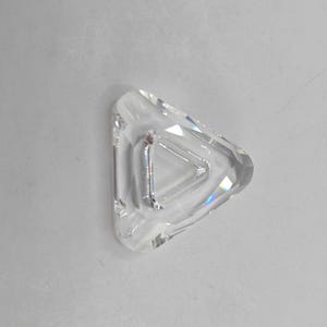 Wisiorek z kryształową ramką Swarovski w kształcie trójkąta 4737 14 mm, 20 mm i 30 mm - przezroczysty, wulkaniczny, złoty cień, bermudzki, CAL, tabak, sahara, miedź, granat zdjęcie 9