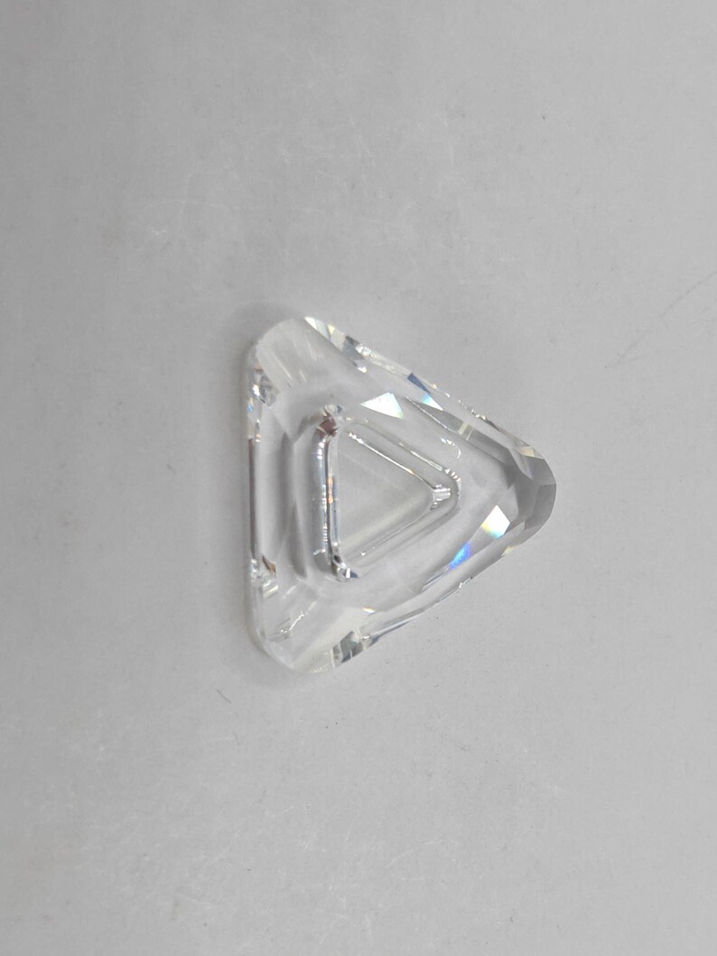 Wisiorek z kryształową ramką Swarovski w kształcie trójkąta 4737 14 mm, 20 mm i 30 mm - przezroczysty, wulkaniczny, złoty cień, bermudzki, CAL, tabak, sahara, miedź, granat zdjęcie 9