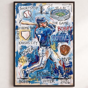 Puede incluir: Una impresión artística enmarcada de estilo técnica mixta que muestra a un jugador de béisbol con uniforme azul y el texto Witt Jr. 7. La composición incluye una pelota, un estadio, un guante y texto como Shortstop, Home Run, Kansas City, Power, MVP y 2026.