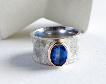 Intense blue gemstone ring, natural kyanite ring, modern blue kyanite ring, contemporary jewelry gift for women
