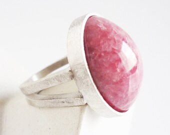 Geometric silver ring and oval rhodochrosite for women, natural rhodochrosite band, modern pink gemstone ring self gift