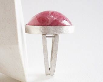 Modern silver ring and oval rhodochrosite, natural rhodochrosite ring for women, geometric pink stone ring self gift