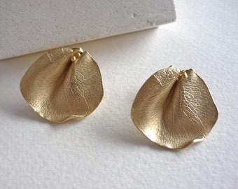 Rose petal earrings, gold-plated silver petal stud earrings, flower earrings for bride, flower inspired jewelry