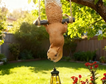 Hanging Squirrel Garden Light Ornament – Solar Lantern Tree Decoration, Whimsical Outdoor Animal Decor