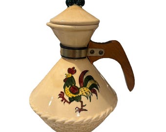 California Provincial di Poppytrail, Metlox, Caraffa in ceramica con gallo rosso da 25 cm LEGGI