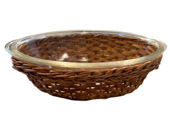 Vtg Glassbake 1 Qt Oval Casserole Dish In Wicker Basket J-235 Made In USA