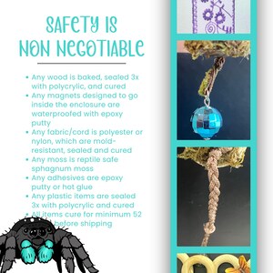 Op de afbeelding: De afbeelding toont de tekst "SAFETY IS NON NEGOTIABLE" in teal en wit. Opsommingstekens beschrijven veiligheidsmaatregelen, waaronder houtafdichting, waterdichte magneten, schimmelbestendige stoffen, reptielveilig mos en epoxy lijm. Een blauwe discobal is ook afgebeeld.