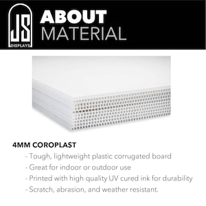 Puede incluir: Una taza de cer&aacute;mica blanca con un asa negra y el texto "But First, Coffee" en un estilo manuscrito. La taza est&aacute; sobre una superficie blanca. La taza mide aproximadamente 10 cm de alto.