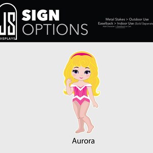 Puede incluir: Ilustraci&oacute;n de dibujos animados de Aurora, un personaje con cabello rubio, un vestido rosa y una diadema rosa. La imagen es una opci&oacute;n de letrero, con el texto "SIGN OPTIONS". La palabra "Aurora" est&aacute; escrita en la parte inferior de la imagen.