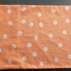 11x14 ice bag cover; Peach with white daisies ice bag cover; easy way to apply ice after surgery or injury; reusable and washable ice cover