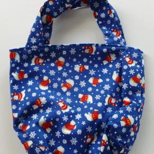 Monedero forrado para niña con oso polar y copos de nieve; regalo para niñas; monedero para niña; monedero con asa superior; regalo de cumpleaños para niña; oso polar con suéter