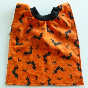 Black bats Halloween pullover bib for babies or toddlers; bibs with no strings or snaps; baby gift; Halloween bib; black bats