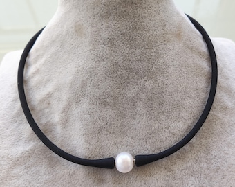 White Freshwater Pearl Necklace: Silicone Rubber Cord, 10-11mm