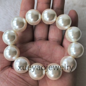 Chunky Shell Pearl Stretch Bracelet: 20mm White & Black