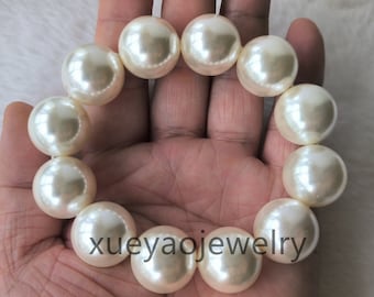 Chunky Shell Pearl Stretch Bracelet: 20mm White & Black