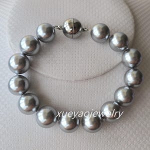 Charm Bracelet, 12 mm gray shell pearl bracelet
