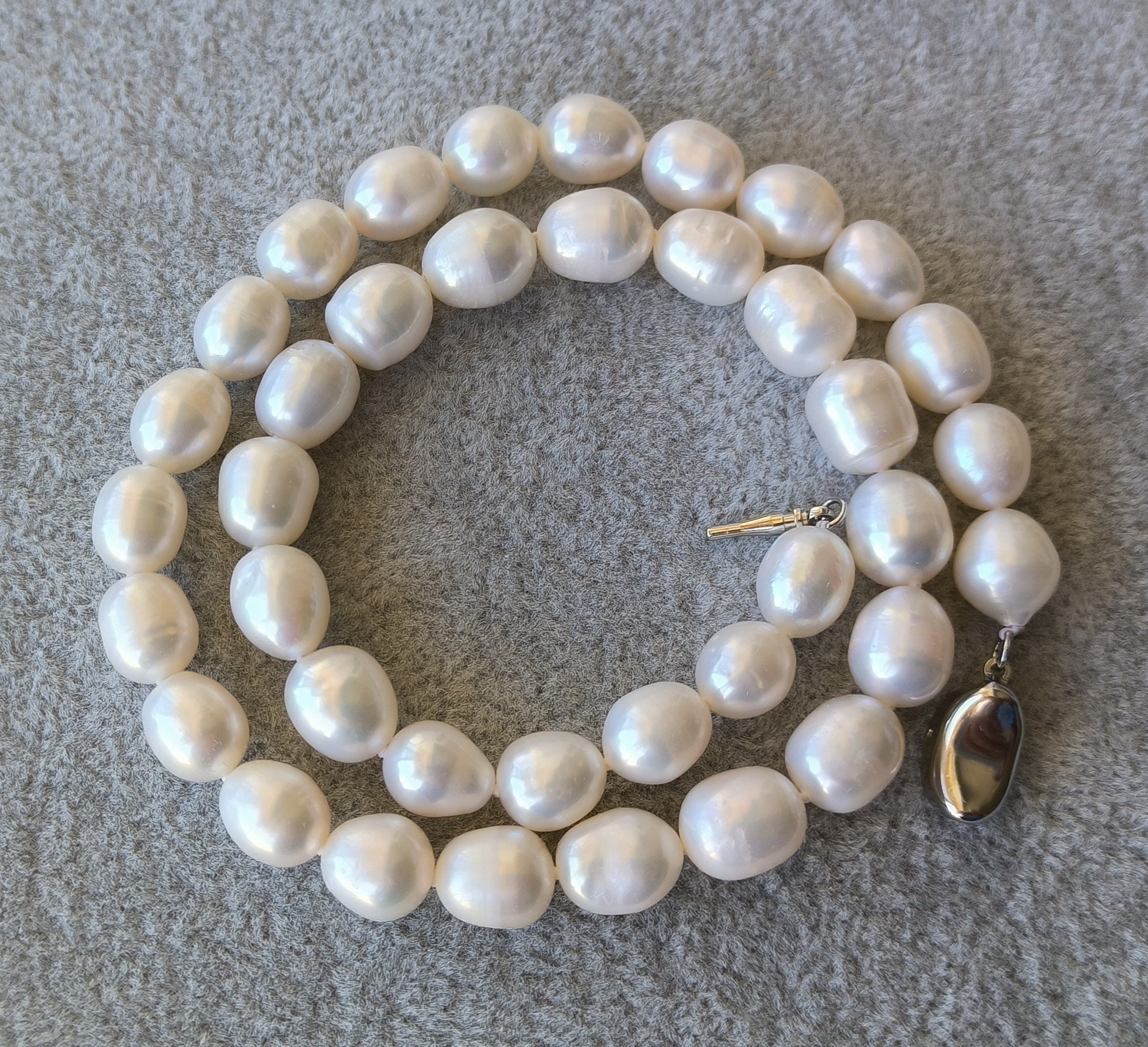 Collier Vintage Perles De Porcelaine Blanche Avec Nœud - Bijou Fantaisie Femme - État Impeccable