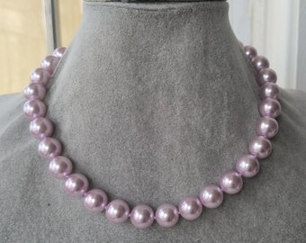Naszyjnik z pereł muszlowych Lavender Shell: biżuteria z pereł muszlowych o średnicy 12 mm