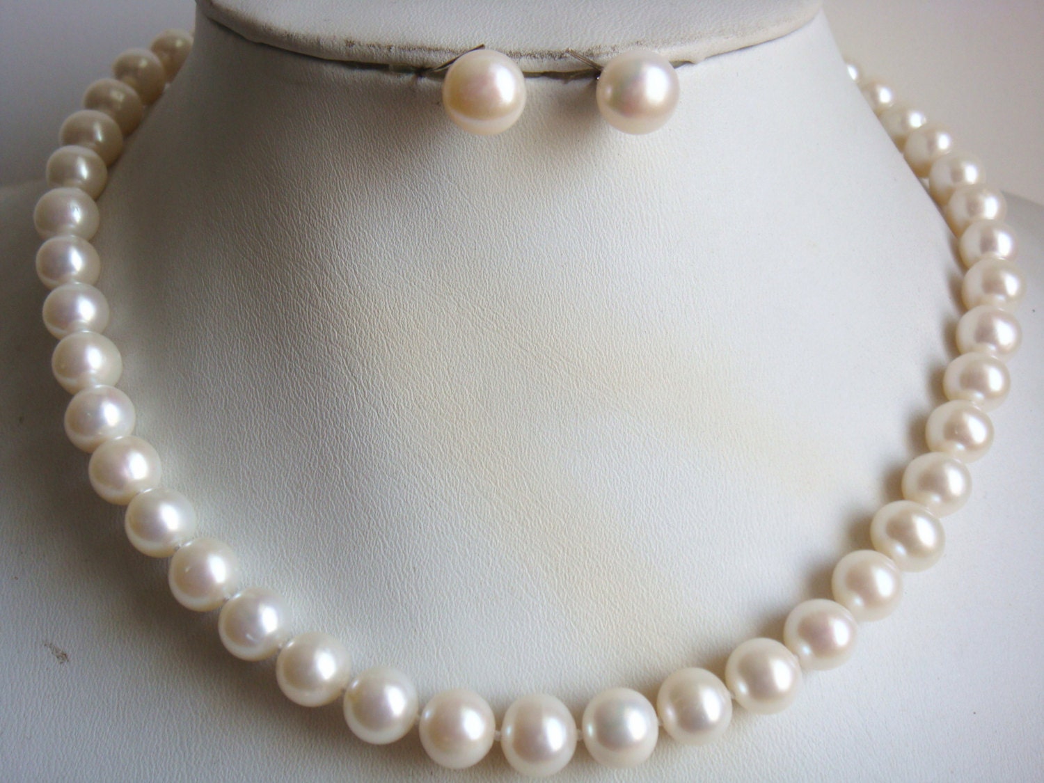 Pearl Necklace 17 Inch Cultured AAA 9-9 