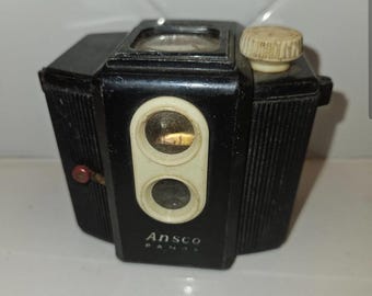 Ansco Panda vintage, una cámara de caja de doble objetivo de época, fabricada entre 1939 y 1950.