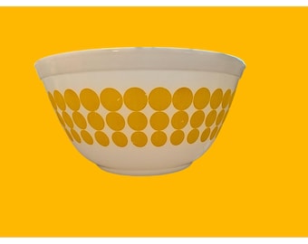 Bol para mezclar Pyrex vintage con puntos amarillos, vidrio blanco, utensilios de cocina modernos de mediados de siglo, tamaño de 4 cuartos.