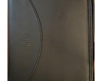 Circuit City Black Zippered Binder Organizer With 3-Ring Closure & Internal Pockets