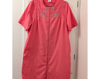 Robe d'intérieur corail à broderies florales Simply Basic avec fermeture éclair sur le devant M Mélange de coton