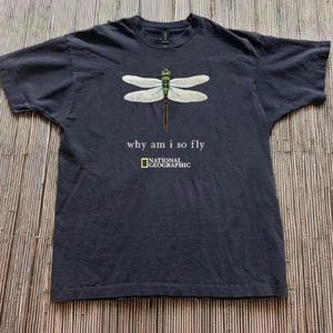 Camiseta unissex National Geographic "Por que eu sou tão incrível, libélula"