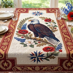 Camino de mesa acolchado con diseño de águila majestuosa, decoración floral patriótica para el comedor, mantel con brújula y águila americana, regalo para el Día de los Caídos, arte elegante de estilo americano.