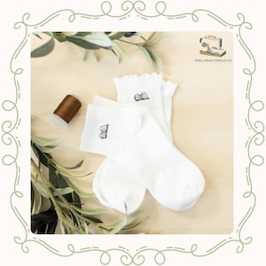 Broderade boksockor | Rund- och volangmönster, mysig läspresent