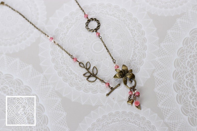 Antiqued Brass /& Pink 24 Asymmetrical Front-Close Spring Flower Necklace