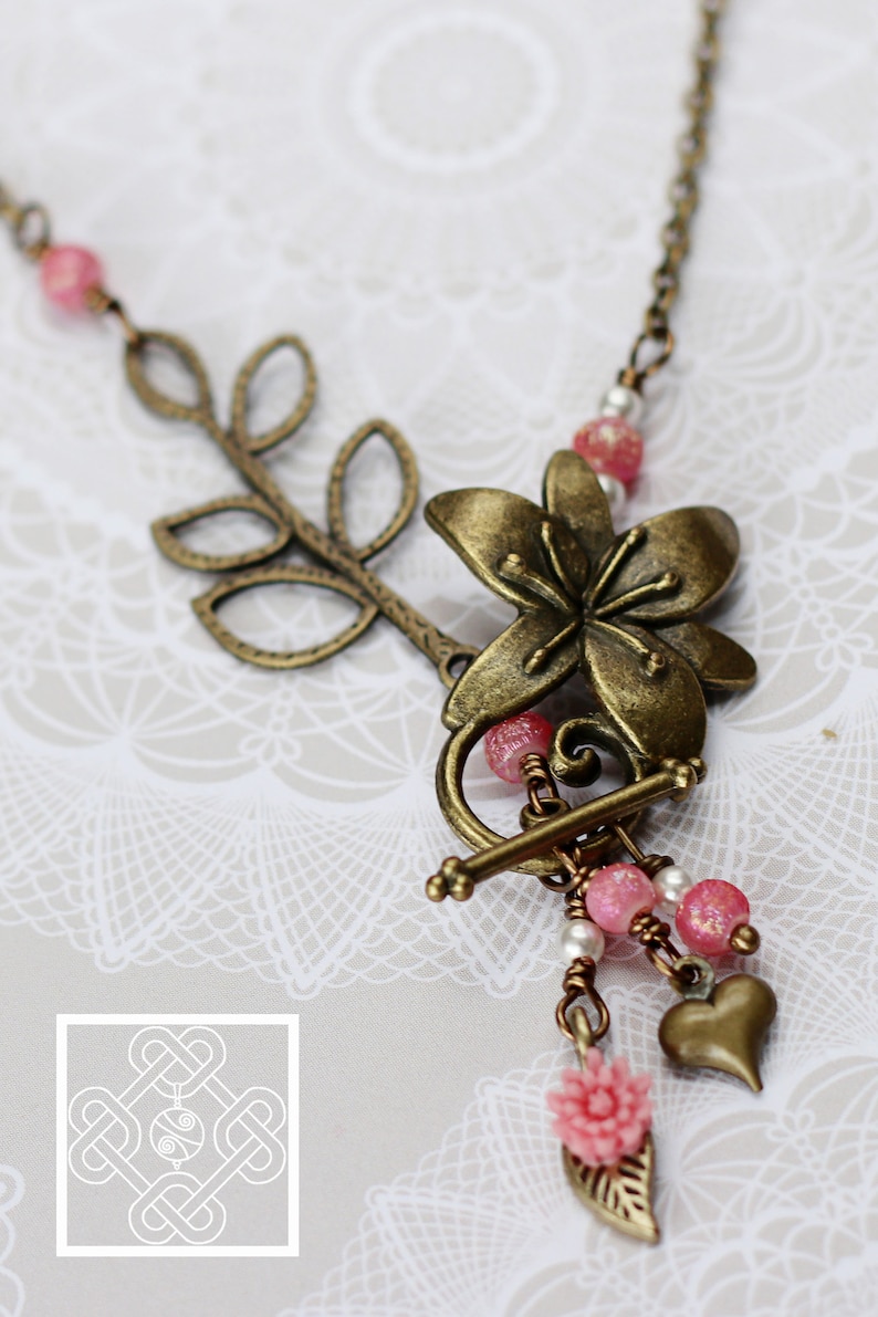 Antiqued Brass /& Pink 24 Asymmetrical Front-Close Spring Flower Necklace