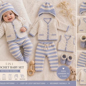 Könnte beinhalten: Häkel-Babyset in Creme und Hellblau. Das Set beinhaltet eine Strickjacke, Hose, Weste, Mütze und Babyschuhe. Das Baby trägt Mütze, Strickjacke und Hose. Erhältlich in den Größen Neugeborene bis 4 Jahre.