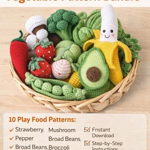 Puede incluir: Una colección de frutas y verduras de ganchillo, incluyendo una fresa, plátano, aguacate y brócoli, dispuestas en una cesta de mimbre. La imagen está etiquetada como "Crochet Fruit & Vegetable Pattern Bundle" y enumera 10 patrones de comida.