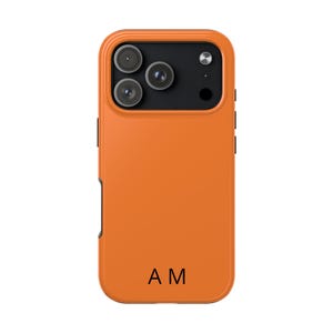 iPhone 17 | Minimal Monogramm | Robuste Handyhülle, Orange