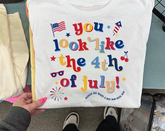Sie sehen aus wie der 4. Juli PNG Sublimationsdesign, lustige Hot Dog Patriotische Shirt Grafik, Retro 1776 Americana Clipart-Download