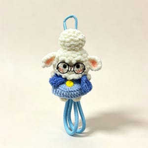 Zootopia-Bürgermeister-Schaf-Taschenanhänger, Lamm-Schlüsselanhänger mit Brille, blaues Outfit-Amigurumi-Schaf, Bürgermeister-Style-Nerd-Lamm-Plüschtier-Geschenk