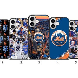 Op de afbeelding: Vijf telefoonhoesjes met ontwerpen gerelateerd aan het honkbalteam New York Mets. De hoesjes tonen het teamlogo, teamfoto's, een stadsgezicht en een honkbalthema-ontwerp met het teamlogo.
