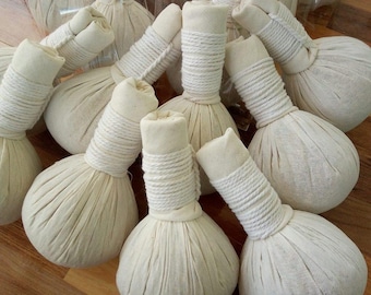 Paquete de 10 bolas de compresa de masaje de hierbas Thai Spa grandes para terapia de calor caliente LUK Pra KOB 200 g.