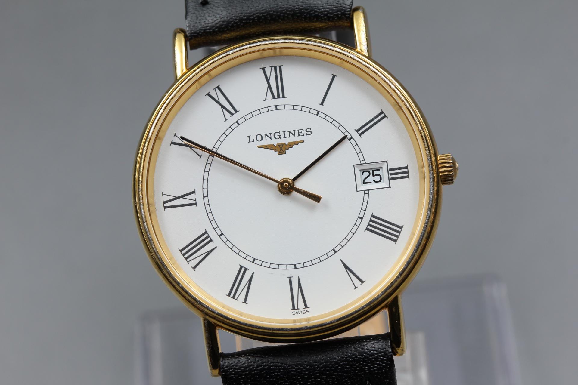 Near MINT Longines L4.720.2 32mm White Dial Date Quartz Men's