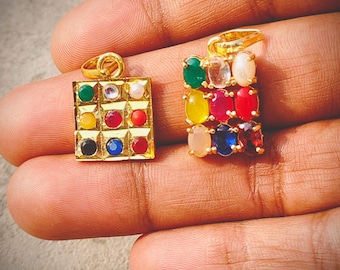 Pendentif Navaratna 9 pierres précieuses | Carré védique en laiton poli - Lot de 2
