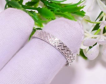 Sterlingzilveren bandring met zigzagstructuur | 925 | Chevronpatroon