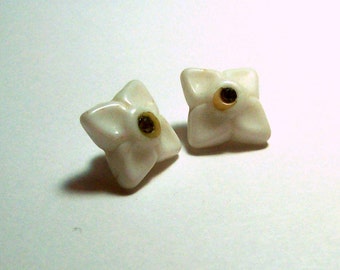 Vintage White Porcelain Flower 2-Strand Flower Spacer Beads - 14mm - (2)