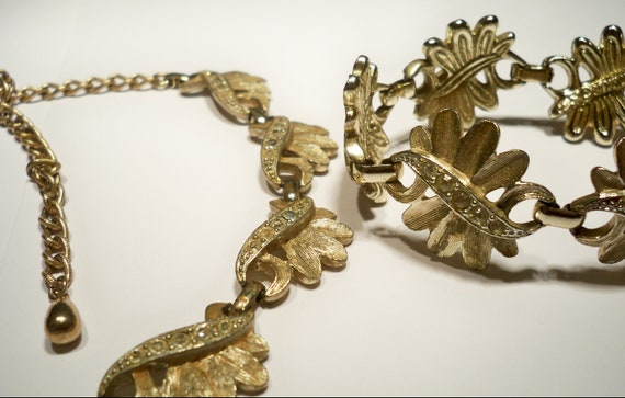 Vintage Sarah Coventry Chunky Goldtone Leaf and R… - image 9