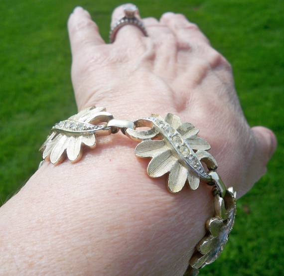 Vintage Sarah Coventry Chunky Goldtone Leaf and R… - image 1