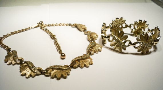 Vintage Sarah Coventry Chunky Goldtone Leaf and R… - image 8