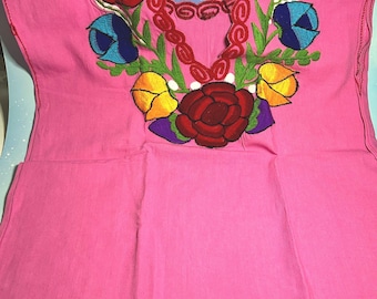 Handmade Mexican Floral Embroidered Blouse: Decorated Collar