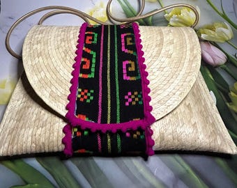 Handgeweven portemonnee van palmblad: geborduurde Mexicaanse clutch