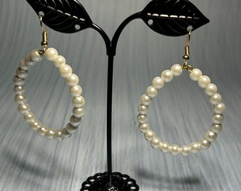 Orecchini a cerchio con perle fatti a mano: gioielli artigianali placcati in oro